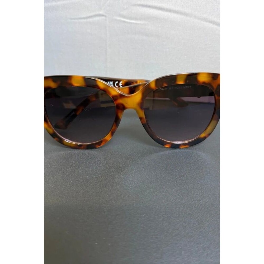 Betsey Johnson Tortoiseshell Cat Eye Sunglasses Y2K Coquette